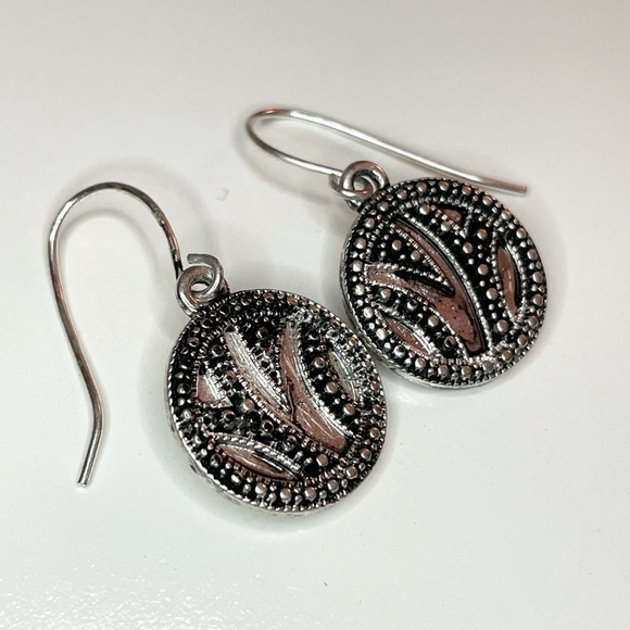 Metal Design Small Round Dangle Earrings - Picture 4 of 11